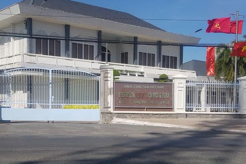 Thực hư việc bí thư huyện điều chỉnh năm sinh 'trẻ hóa' 4 tuổi