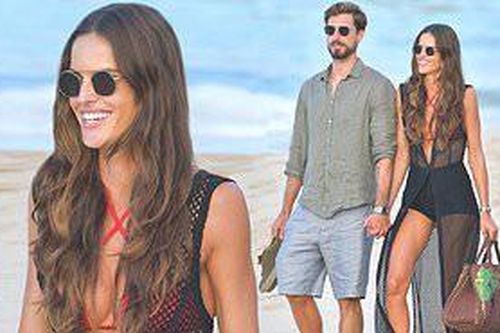 Siêu mẫu Samba Izabel Goulart mặn nồng bên hôn phu kém 6 tuổi