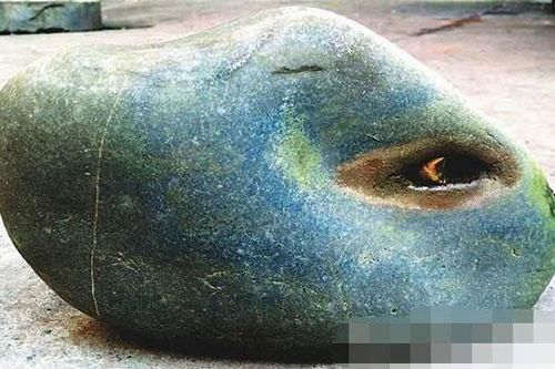 Những hòn đá siêu lạ trên thế giới khoa học đau đầu