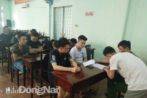 Bắt khẩn cấp nhóm đối tượng chuyên cho vay nặng lãi