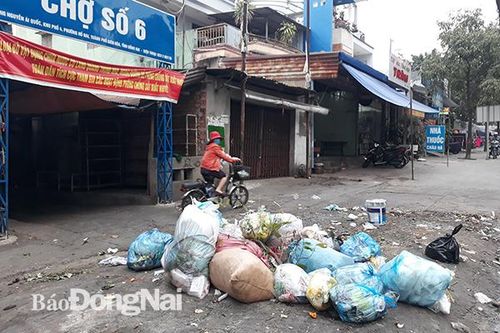 Khi rác lấn đường