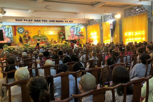 Phật giáo cả nước làm từ thiện trên 2.000 tỷ đồng