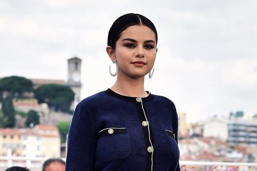 Selena Gomez và giới trẻ thế giới mặc đồ xanh hot nhất 2020 thế nào?