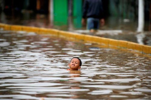 Mưa lớn đổ xuống Jakarta, 19 người thiệt mạng