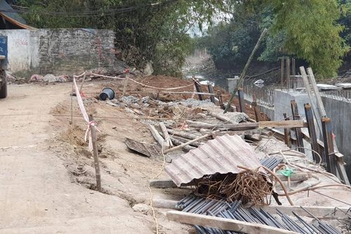 Tại huyện Hoài Đức: Thi công gây sạt lở nghiêm trọng bờ kênh ở xã La Phù