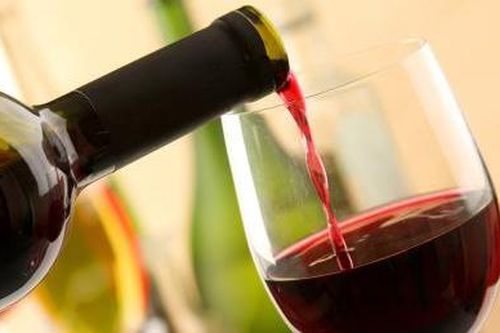 Chữ và nghĩa: Vang và sâm banh là 'anh em ruột'