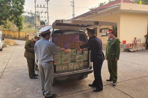 Kinh hãi cả ngàn chai sữa chua Trung Quốc không hóa đơn, nhập lậu vào Lạng Sơn