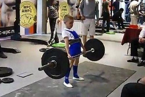 Phá kỷ lục cử tạ, cậu bé 11 tuổi được mệnh danh 'đứa trẻ khỏe nhất nước Nga'