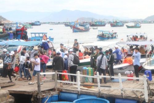 Nỗi khổ làm du lịch 'chui' ở Bình Ba