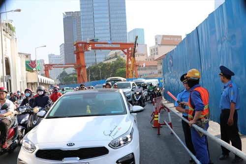 Khốn khổ vì 'lô cốt' bủa vây TPHCM ngày giáp Tết