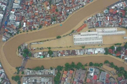 Hàng chục người chết vì lụt, lở đất ở thủ đô Indonesia