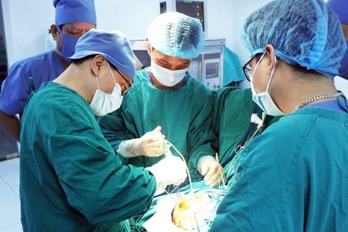 Ca phẫu thuật đặc biệt cứu người đàn ông lùn bẩm sinh, béo phì mắc bệnh tim