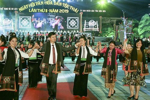 Bảo tồn văn hóa để phát triển du lịch