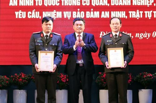 Trao giải Cuộc thi viết 'Tìm hiểu Luật An ninh mạng năm 2018'