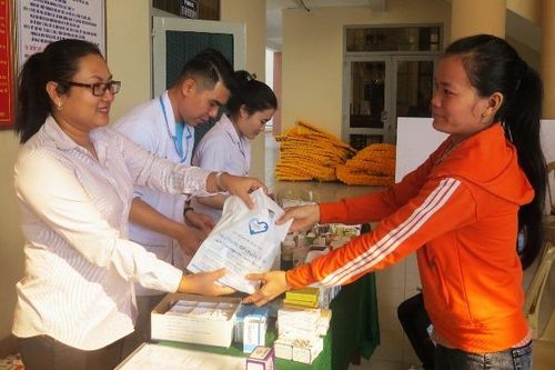 Khám và phát thuốc miễn phí cho đoàn viên, công nhân lao động