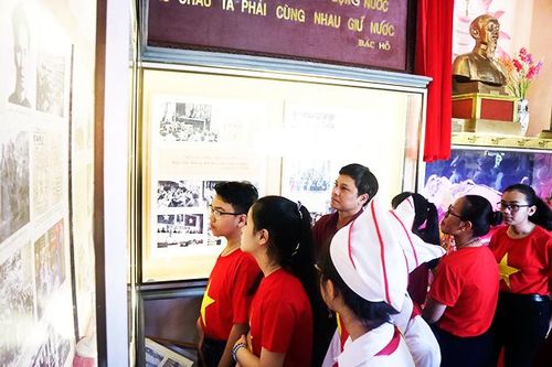 Biên soạn nội dung giáo dục địa phương theo chương trình mới