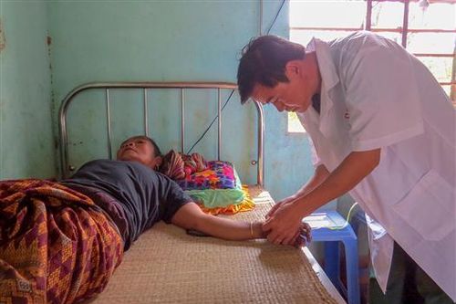 Khám, chữa bệnh cho hơn 12.000 lượt người dân trên hai tuyến biên giới
