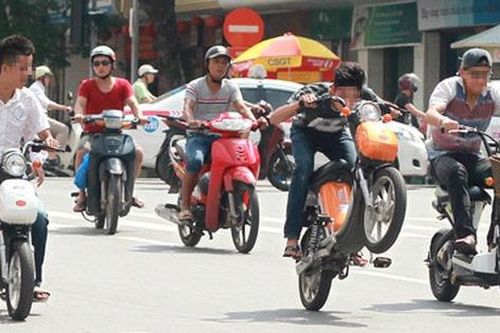 Tết Canh Tý 2020: Ngăn ngừa học sinh tham gia đua xe, đốt pháo