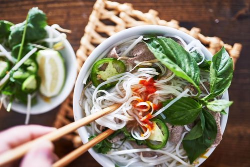 Bí quyết nấu nước dùng phở Việt ngon như đầu bếp