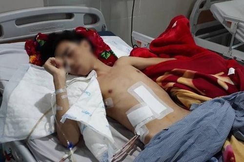 Nam sinh lớp 12 gọi người đâm bạn cùng trường nguy kịch