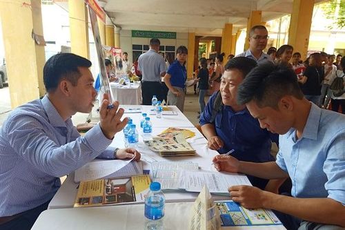 Đầu năm, lao động cung không đủ cầu