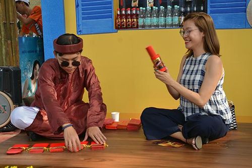 Tết Việt trước giờ mở hội