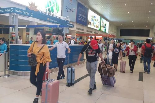 Khách đi máy bay tăng mạnh, Bộ trưởng GTVT quán triệt 'an toàn trên hết'