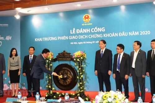 Khai trương phiên giao dịch chứng khoán đầu năm