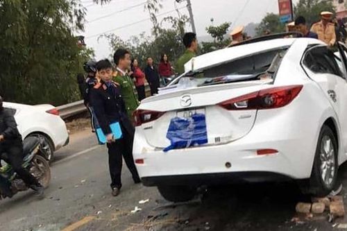 Xe Mazda tông xe ben, tài xế thiệt mạng