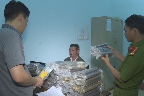 Bắt quả tang người đàn ông vận chuyển trái phép nửa tạ thuốc nổ