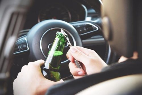 Chính khách Mỹ bị bắt vì lái xe sau khi uống rượu