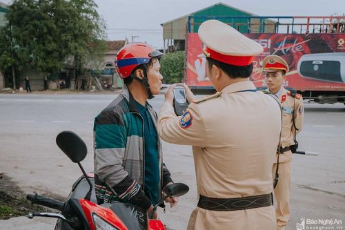 Người đàn ông ở Nghệ An uống 6 chén rượu, bị xử phạt 7 triệu đồng, tước GPLX 23 tháng