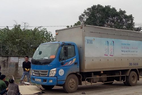 Người phụ nữ tử vong tại chỗ sau khi va chạm với xe ô tô