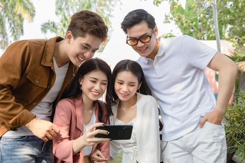 Hé lộ bí quyết để cuộc vui ngày Tết không bị gián đoạn vì điện thoại cạn pin