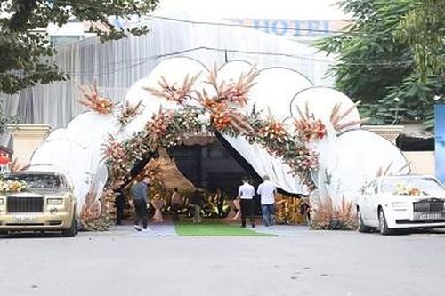 Chất như đám cưới của đại gia ở Quảng Ninh: Toàn siêu xe biển tứ quý, rạp cưới đã hơn 2,5 tỷ