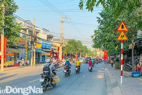 Cần kẻ lại vạch sơn cho người đi bộ qua đường tại lối rẽ vào Trường THPT Nam Hà