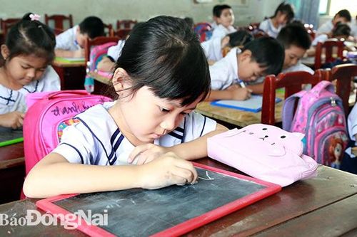 Khó giải quyết 'điểm nóng' trường lớp
