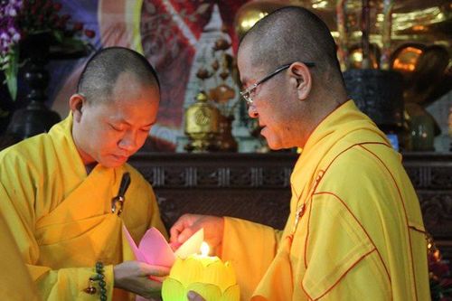 Đắk Nông : Hoa đăng kính mừng Phật Thành đạo tại chùa Pháp Hoa