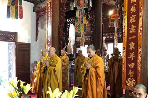 Hải Phòng : Tăng Ni sinh kính mừng Phật thành đạo