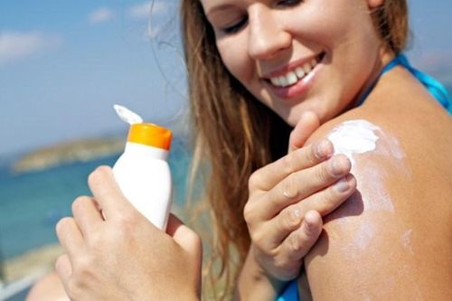 Đất nước đầu tiên trên thế giới cấm dùng kem chống nắng