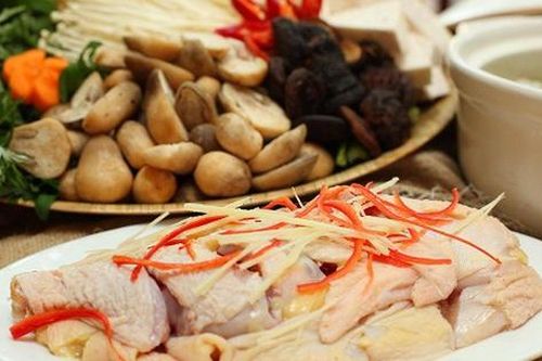 Lẩu gà tuyệt đối không cho 3 loại rau quả này ăn cùng vì chúng 'kỵ' nhau