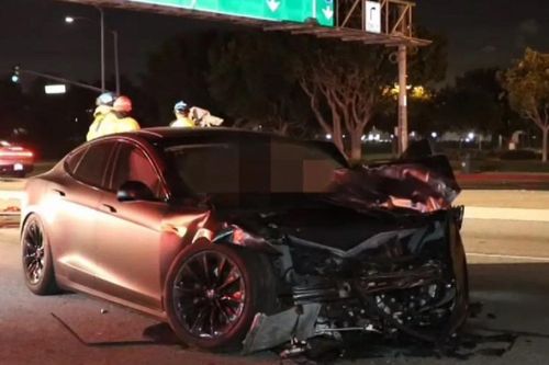 Tesla Model S tự lái đâm Honda Civic khiến 2 người thiệt mạng