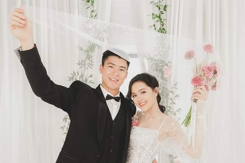 Phan Văn Đức trêu Duy Mạnh nối gót mình cưới vợ sớm