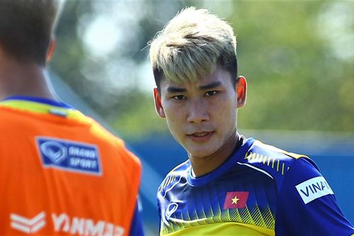 Cầu thủ U23 Việt Nam tập luyện dưới trời nắng hơn 30 độ C