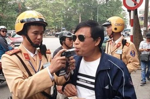 Hơi thở có cồn do ăn hoa quả, sẽ không phạt tài xế