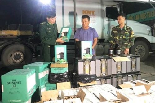 Thu giữ hơn 500 chai rượu ngoại không rõ nguồn gốc