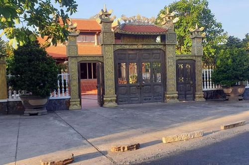 Út 'trọc' quan hệ gì... cựu Bí thư Hậu Giang tài trợ 5 tỷ xây phủ thờ?