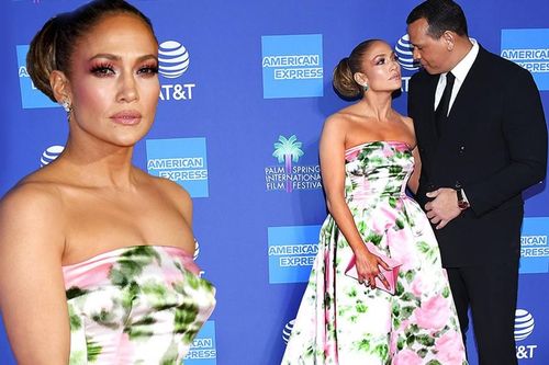 Jennifer Lopez o ép ngực đầy, trẻ trung khó tin ở tuổi 50