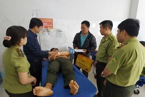 Khởi tố đối tượng chém cán bộ Kiểm lâm đứt gân tay