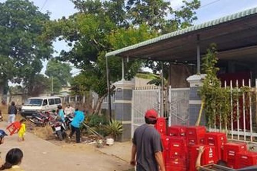 Vợ tá hỏa phát hiện chồng tử vong trong tư thế treo cổ
